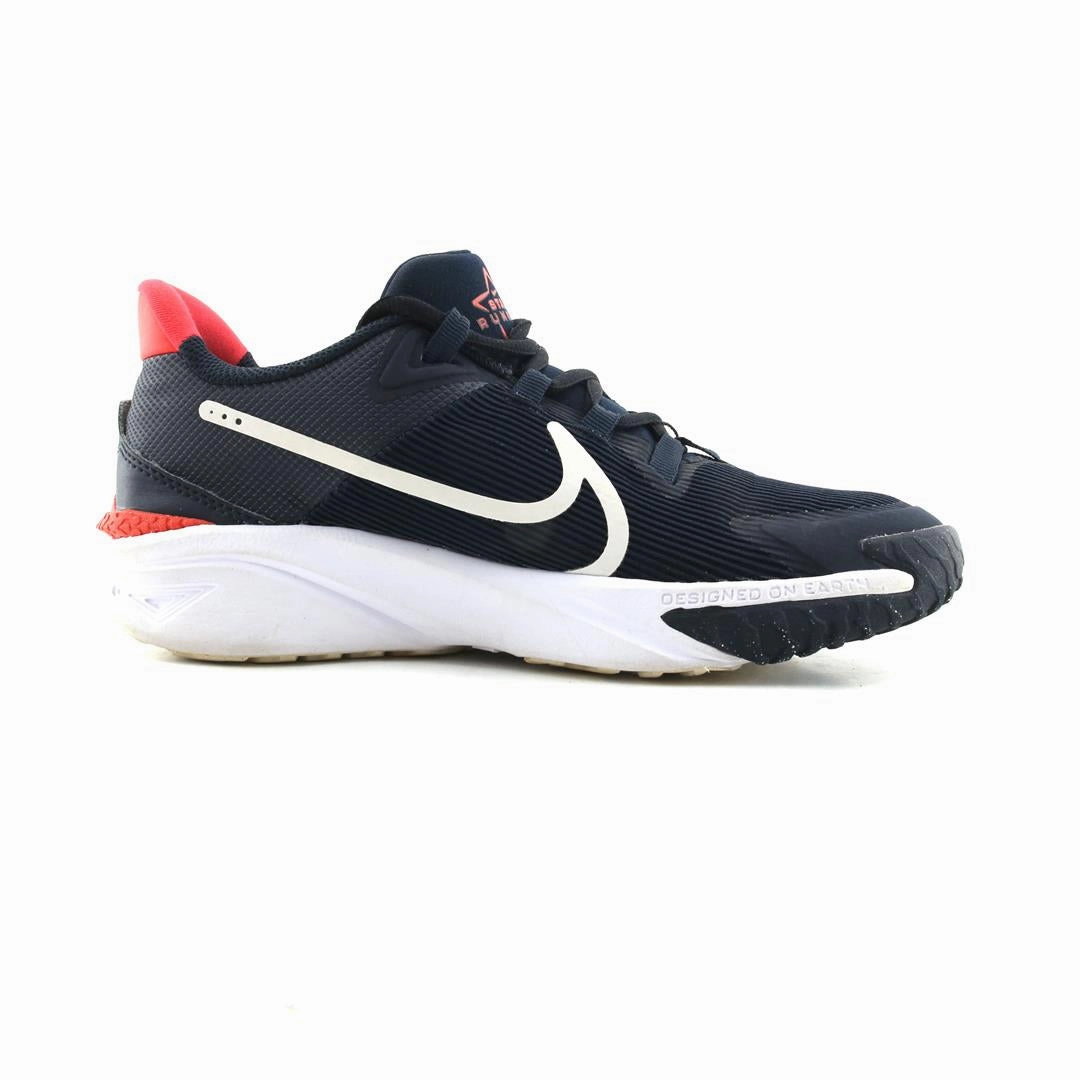 NIKE STAR RUNNER 4 sleek Nike sneaker angles