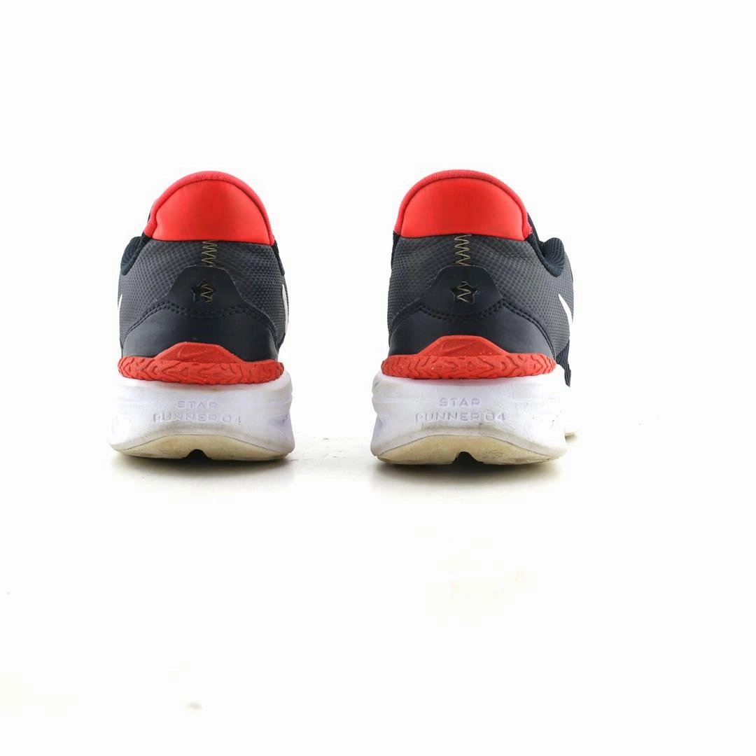 NIKE STAR RUNNER 4 sleek Nike sneaker angles