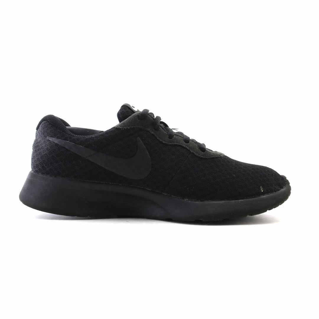 NIKE TANJUN Nike performance shoe shots