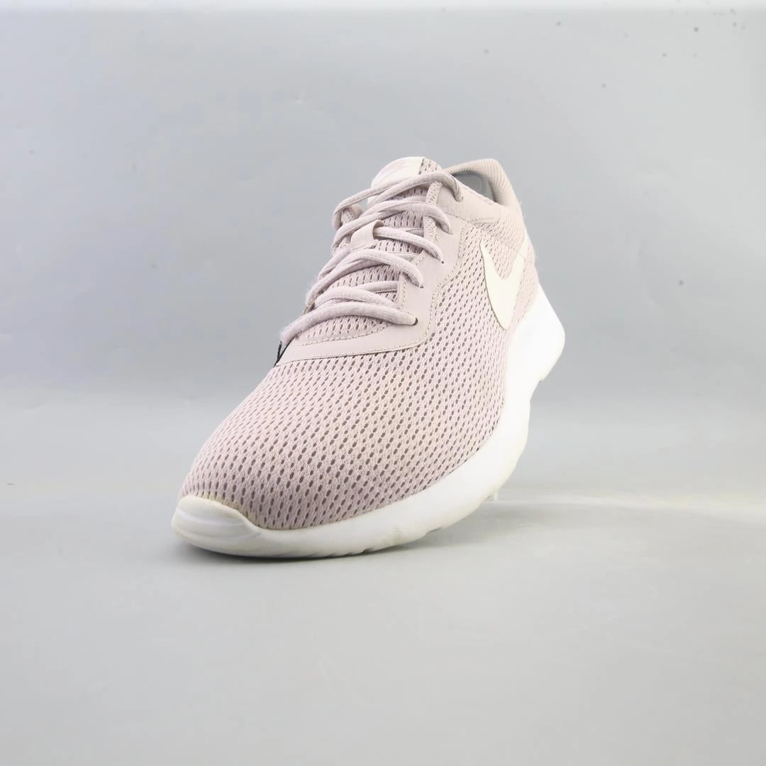 NIKE TANJUN Nike performance shoe shots