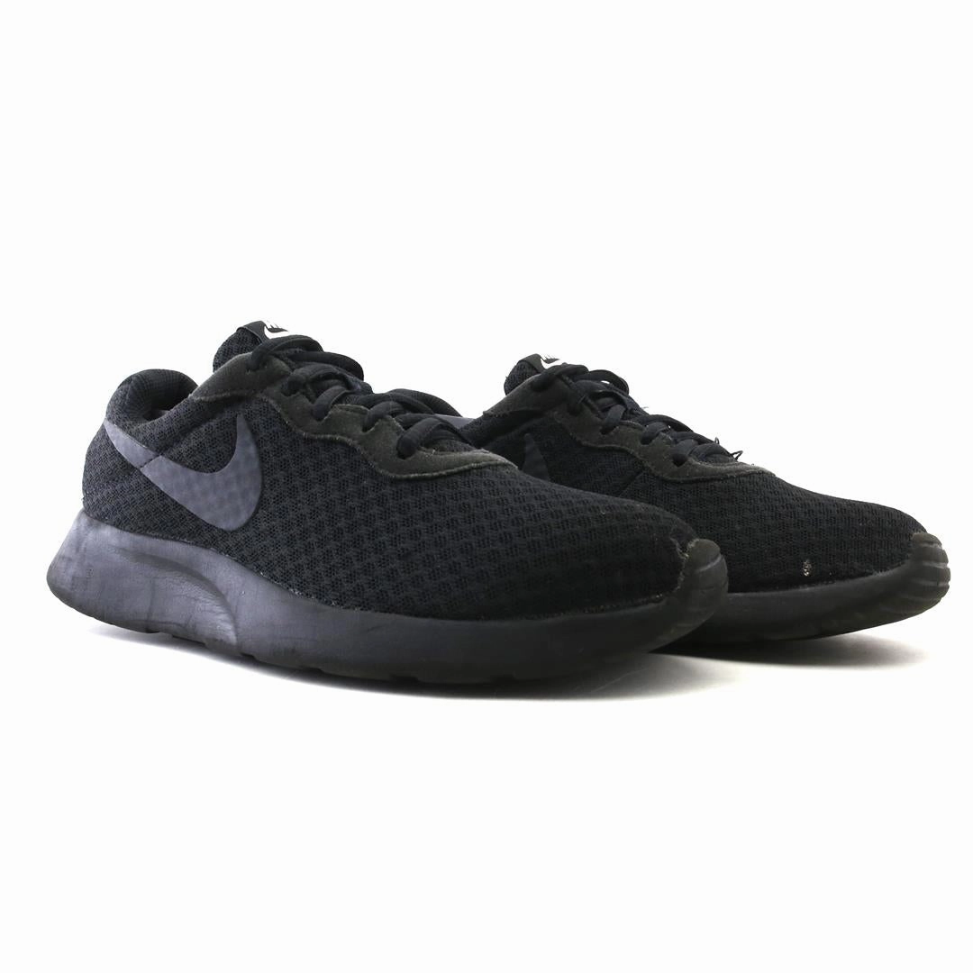 NIKE TANJUN Nike performance shoe shots