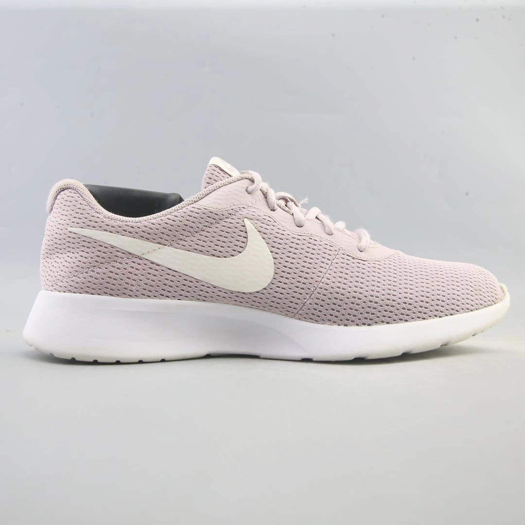 NIKE TANJUN Nike performance shoe shots