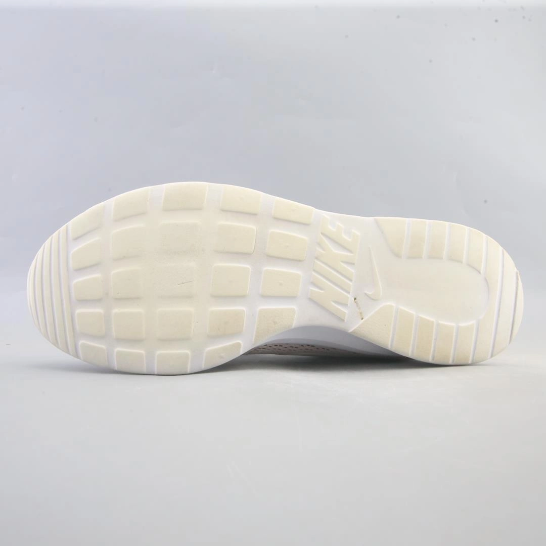 NIKE TANJUN Nike performance shoe shots