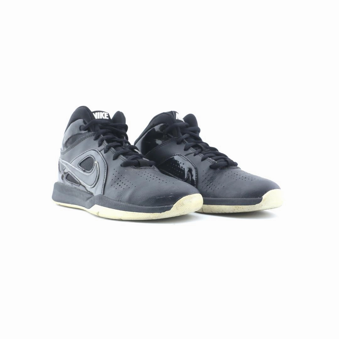 NIKE TEAM HUSTLE D6 Nike casual shoe imagery