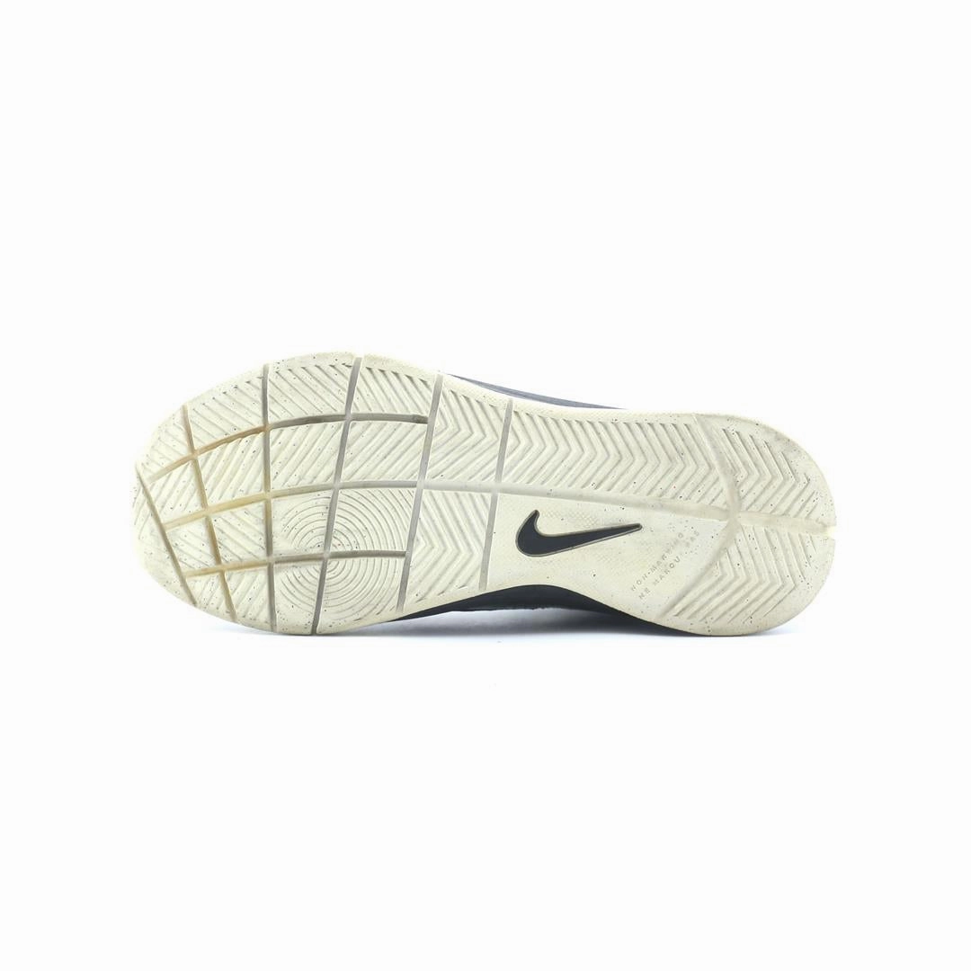 NIKE TEAM HUSTLE D6 Nike casual shoe imagery