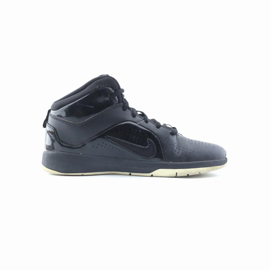NIKE TEAM HUSTLE D6 Nike casual shoe imagery