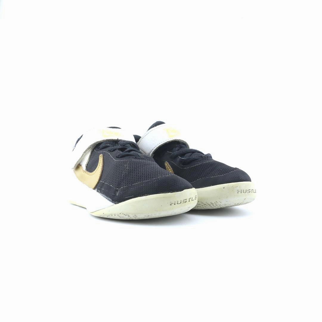 NIKE TEAM HUSTLE D 10 Nike casual shoe imagery