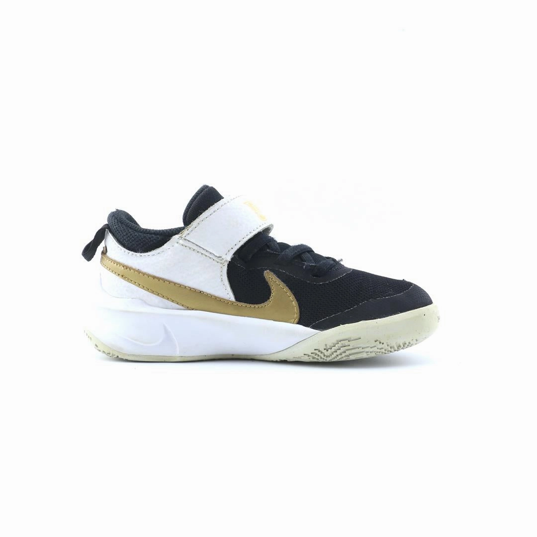 NIKE TEAM HUSTLE D 10 Nike casual shoe imagery