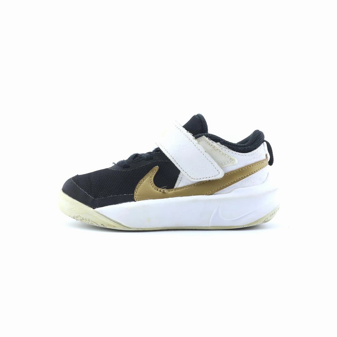 NIKE TEAM HUSTLE D 10 Nike comfortable everyday sneakers