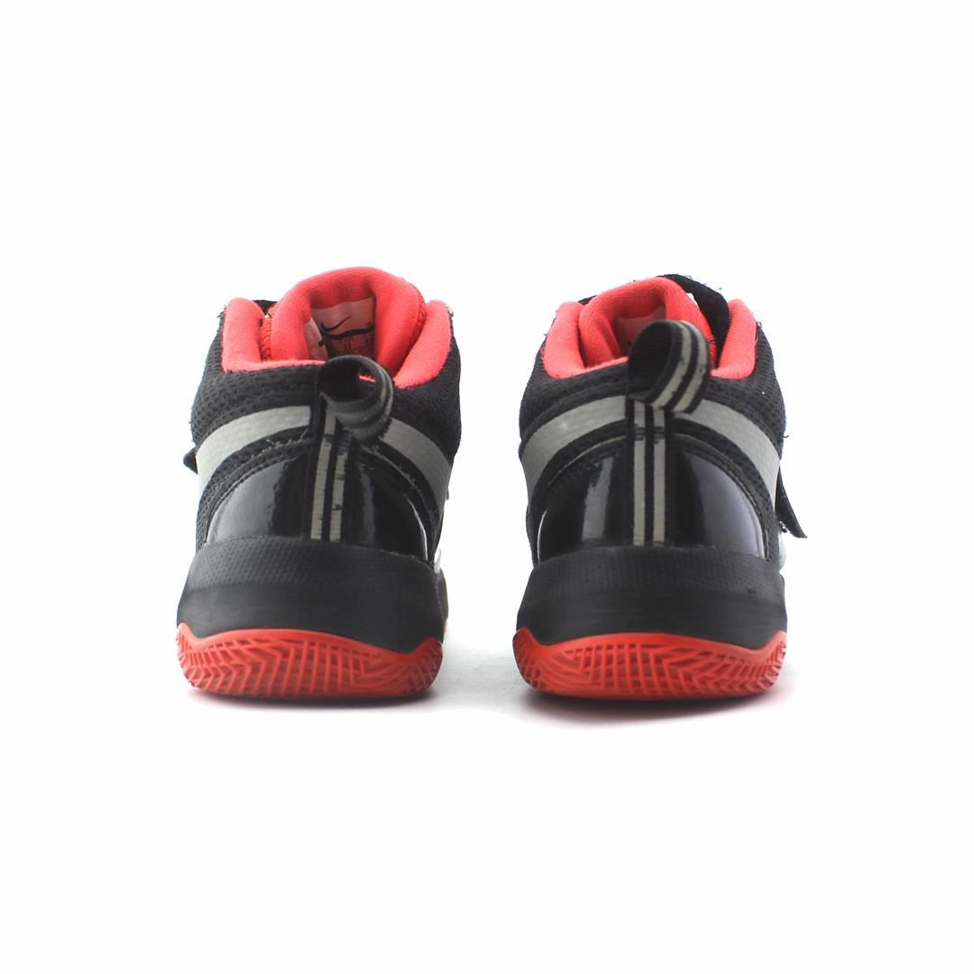 NIKE TEAM HUSTLE D 8 Nike performance shoe shots