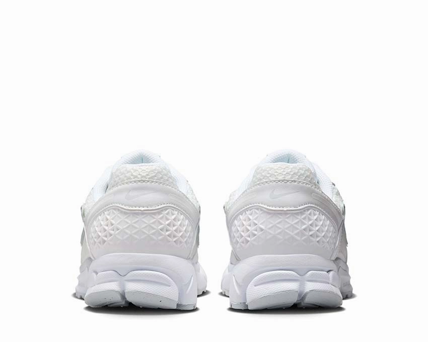 Nike Zoom Vomero 5 Gold Nike Women??s everyday sneakers