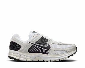Nike Zoom Vomero 5 Nike men??s athletic shoes with versatile design
