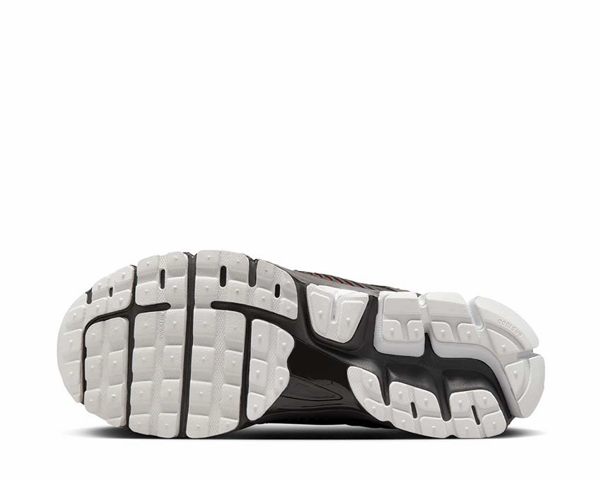 Nike Zoom Vomero 5 Nike Men??s everyday sneakers
