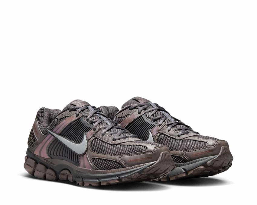 Nike Zoom Vomero 5 "Cave Stone" Nike Men??s athletic shoes