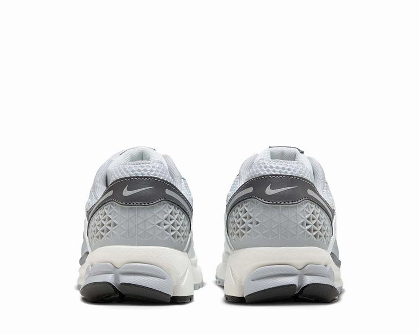 Nike Zoom Vomero 5 W Nike Women??s everyday sneakers