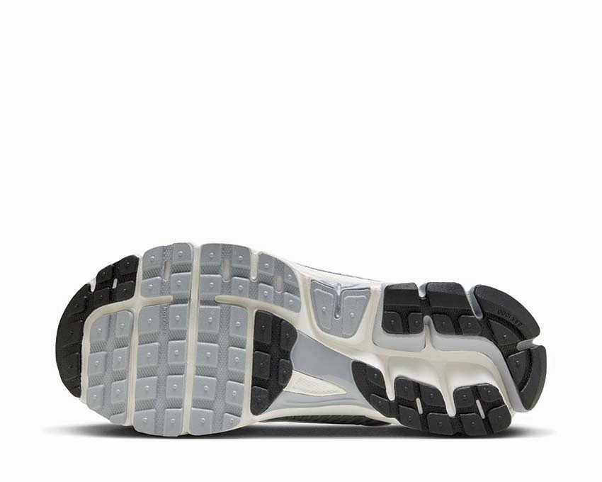 Nike Zoom Vomero 5 W Nike Women??s everyday sneakers
