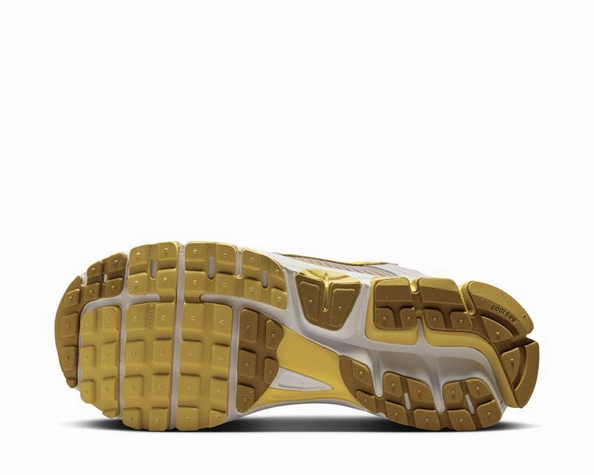 Nike Zoom Vomero 5 W Nike Women??s everyday sneakers