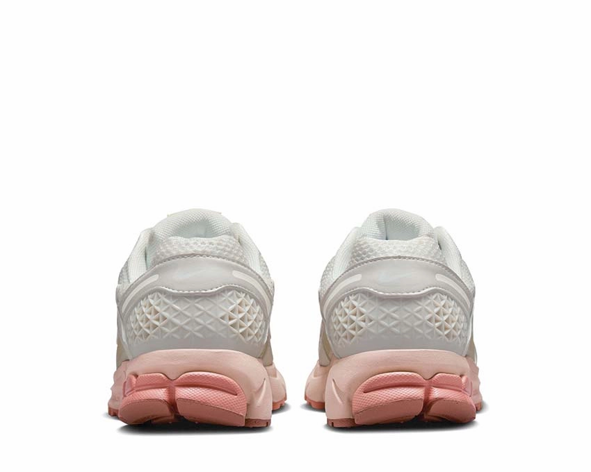 Nike Zoom Vomero 5 W Nike Women??s everyday sneakers