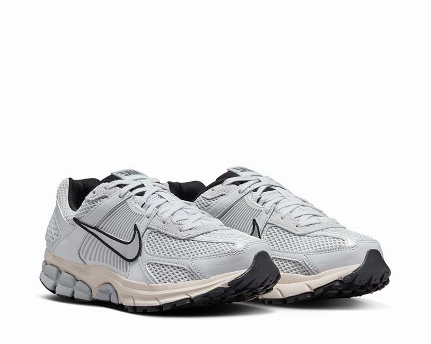 Nike Zoom Vomero 5 W Nike Women??s everyday sneakers