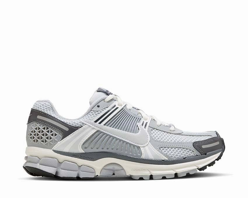 Nike Zoom Vomero 5 W Nike women??s sneakers with sporty chic feel