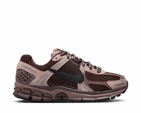 Nike Zoom Vomero 5 W "Plum Eclipse" Nike women??s sneakers with sporty chic feel