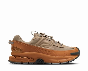 Nike Zoom Vomero W Roam Nike women??s sneakers with sporty chic feel