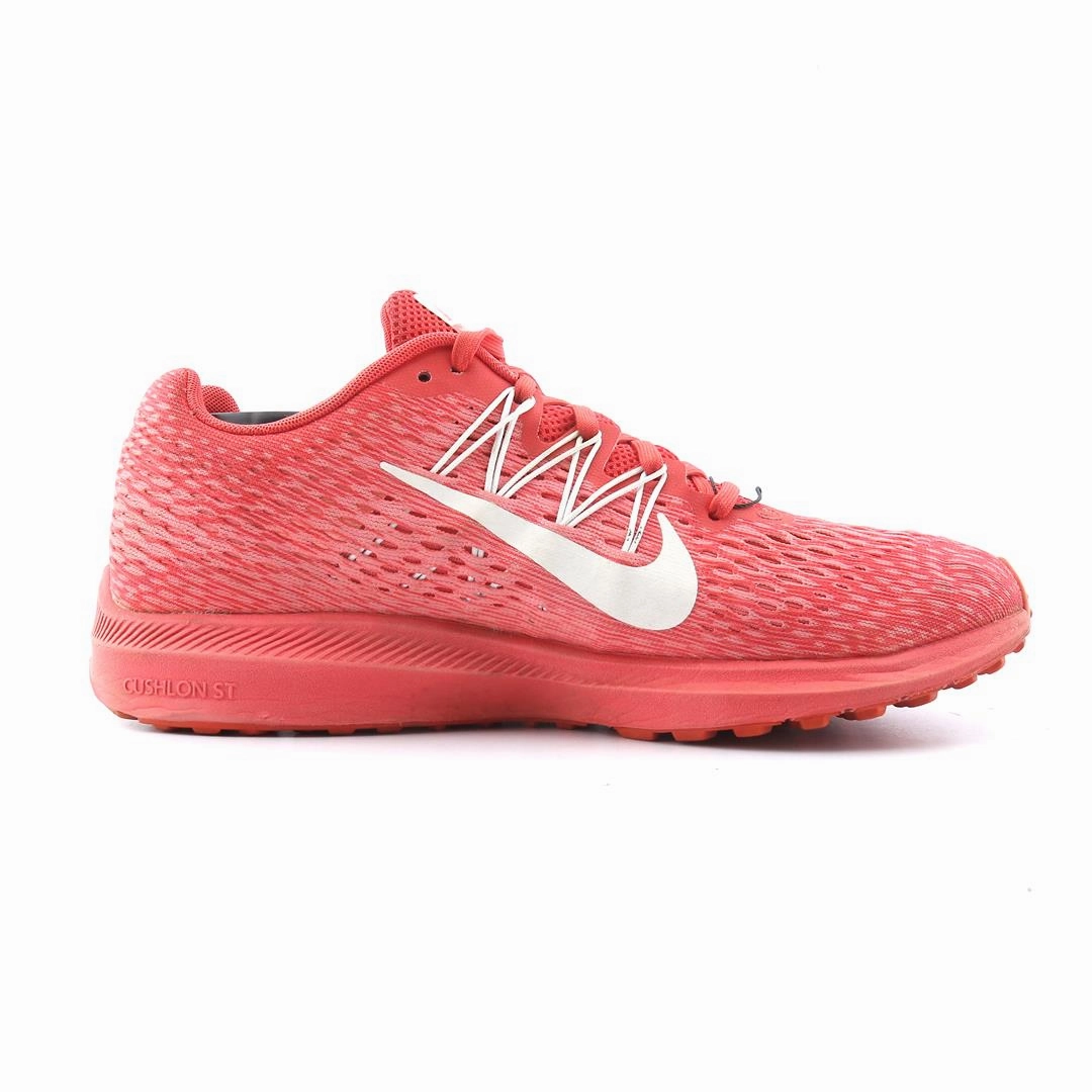 NIKE ZOOM WINFLOW 5 sleek Nike sneaker angles