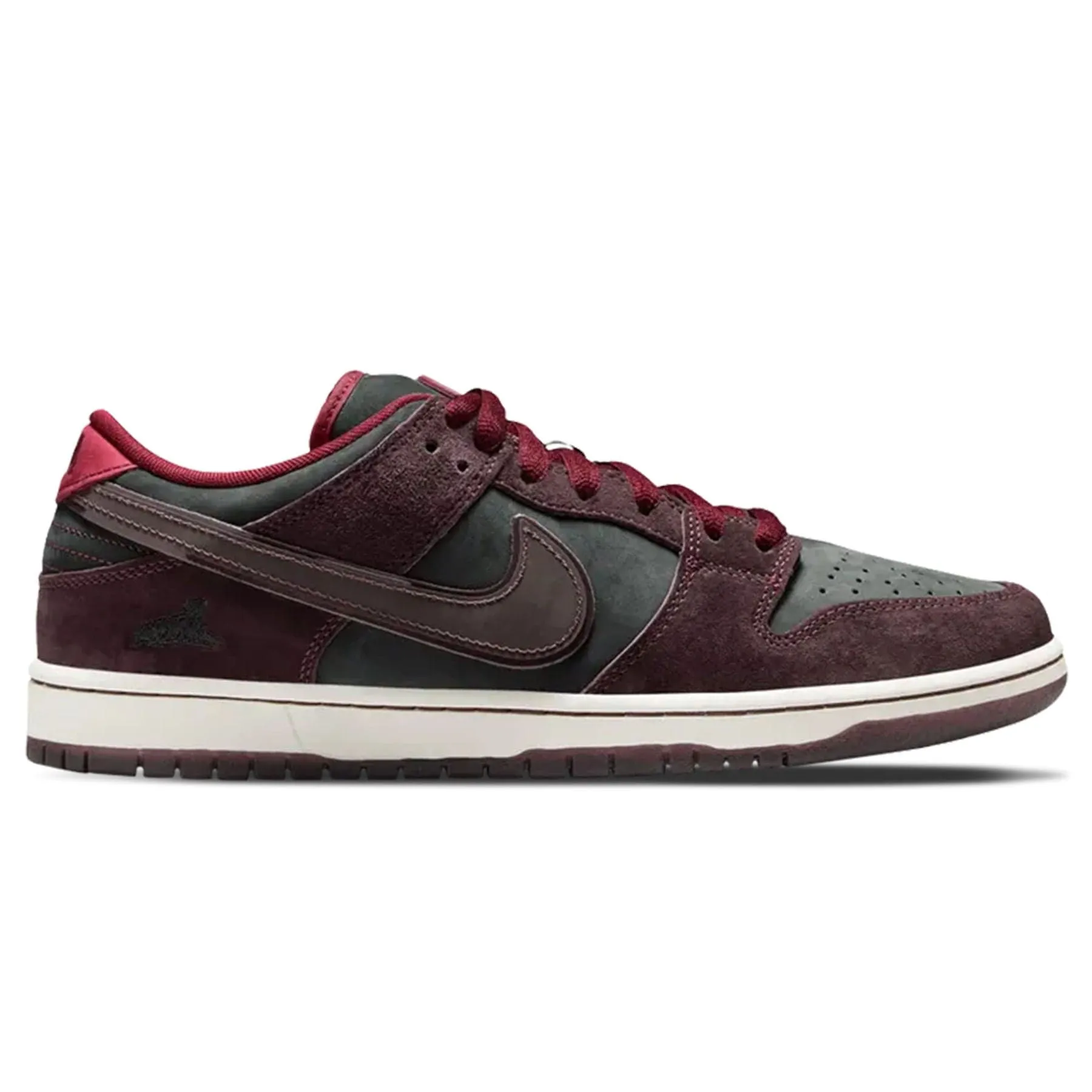 RIOT Skateshop x Nike Dunk SB Low 'Mahogany Dark Beetroot' Nike Dunk stylish shoes