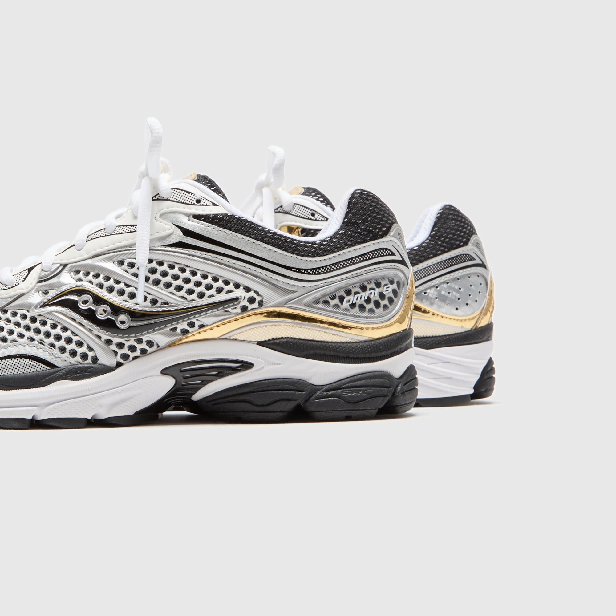 Saucony Progrid Omni 9 - Silver / Gold Saucony Lightweight Shoes