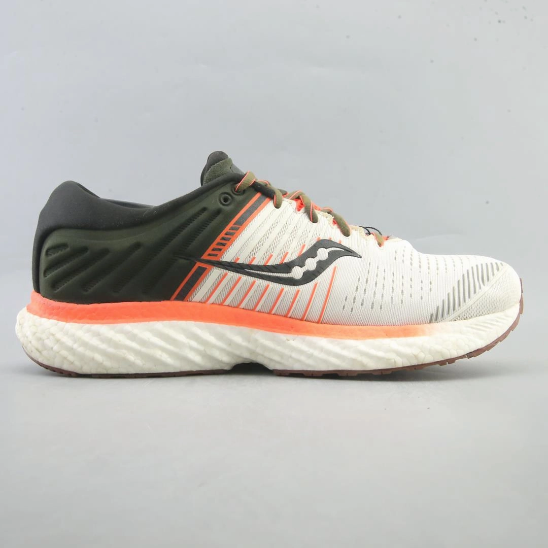 SAUCONY TRIUMPH 17 Saucony casual footwear looks