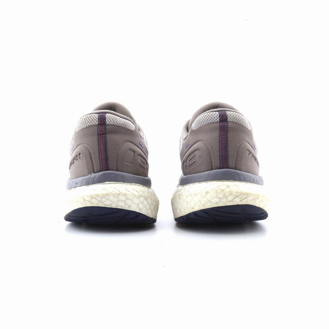 SAUCONY TRIUMPH 18 Saucony casual footwear looks