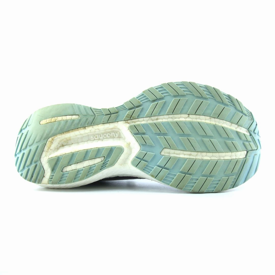 SAUCONY TRIUMPH 19 Saucony sport shoe imagery