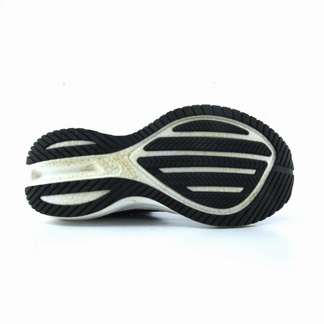 SAUCONY TRIUMPH 21 Saucony sport shoe imagery