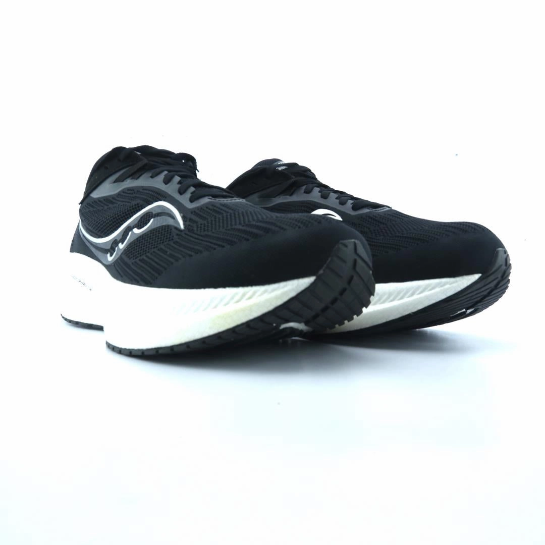 SAUCONY TRIUMPH 21 Saucony sport shoe imagery