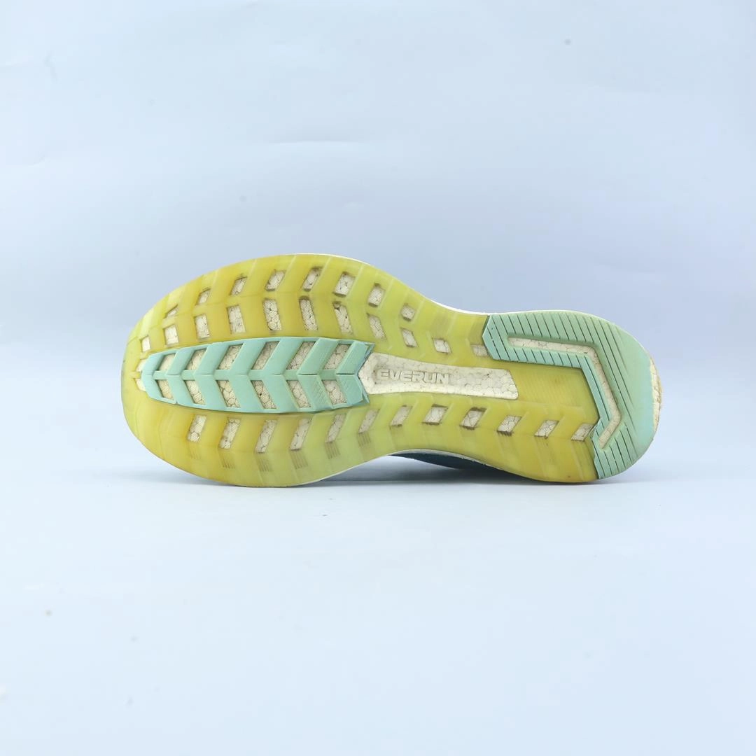 SAUCONY TRIUMPH ISO 5 Saucony sport shoe imagery