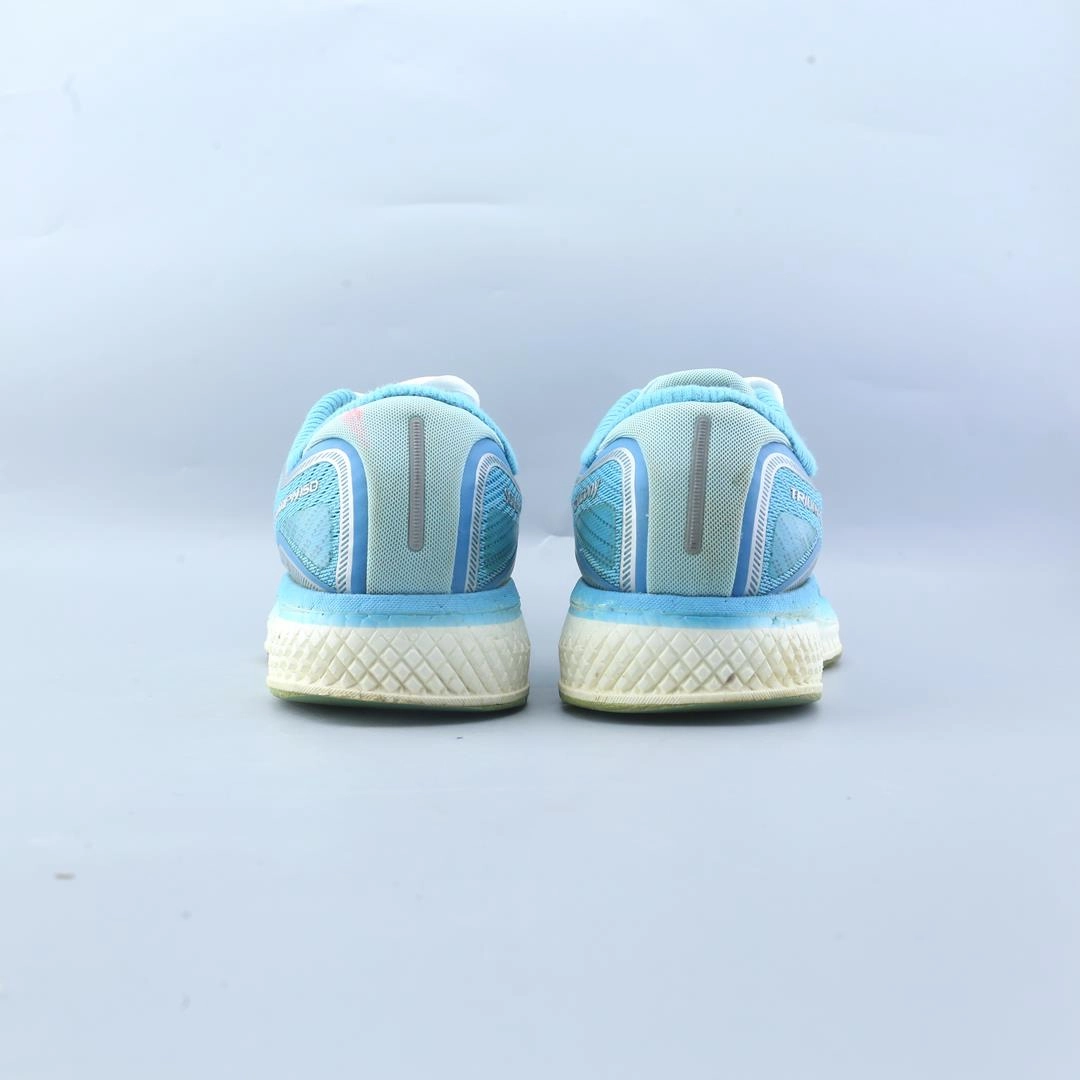SAUCONY TRIUMPH ISO 5 Saucony sport shoe imagery