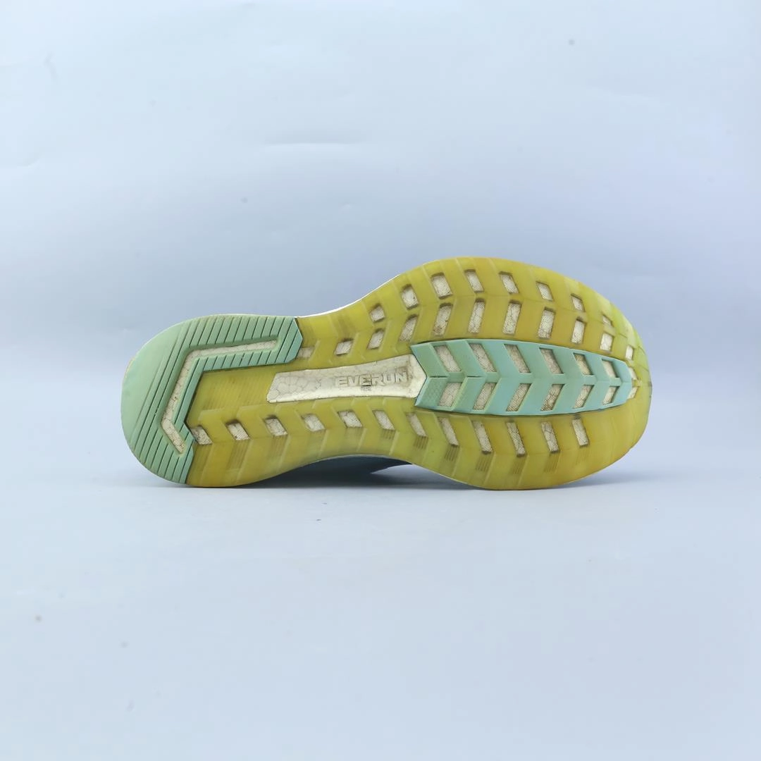 SAUCONY TRIUMPH ISO 5 Saucony sport shoe imagery