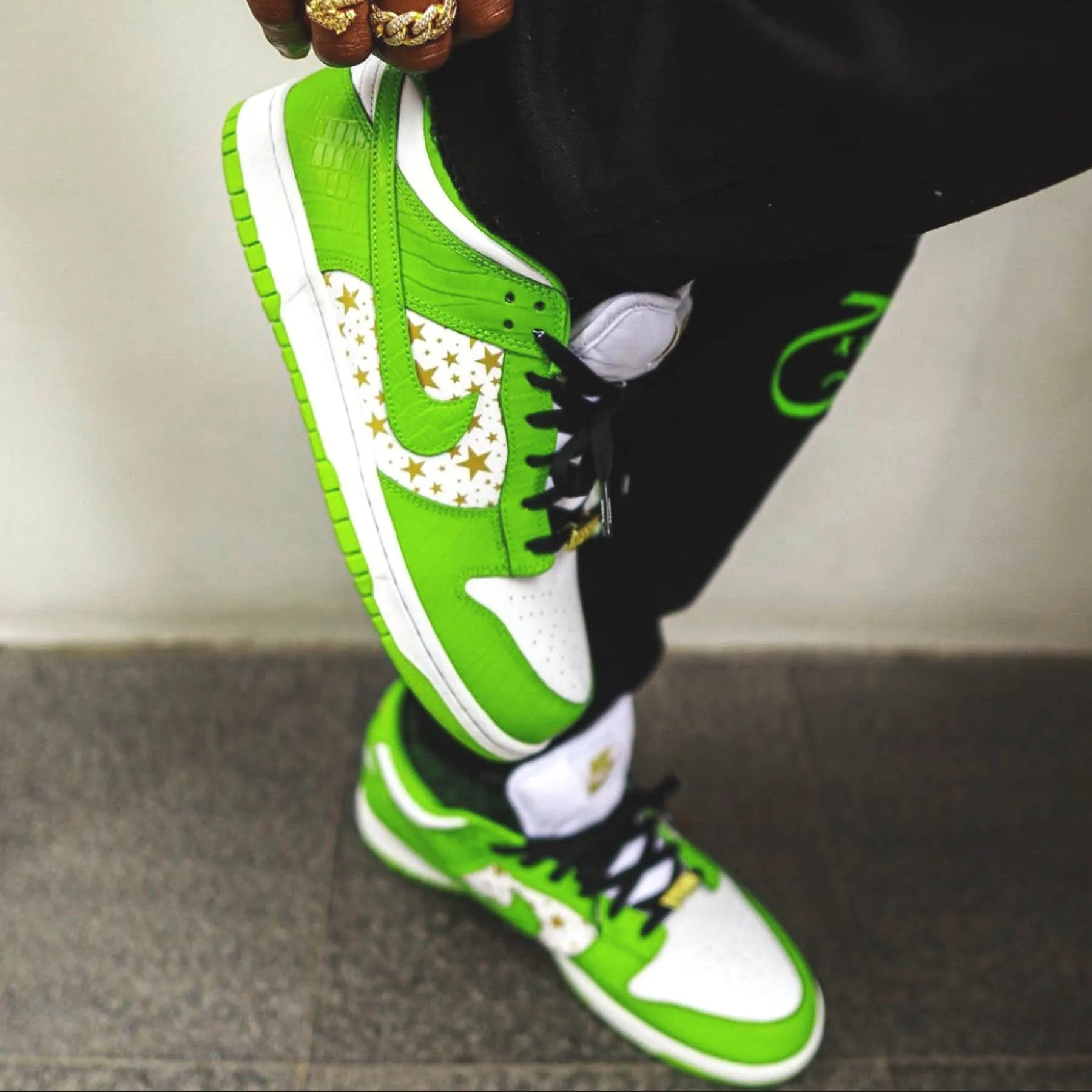 Supreme x Nike Dunk Low OG SB QS 'Mean Green' Nike Dunk stylish shoes