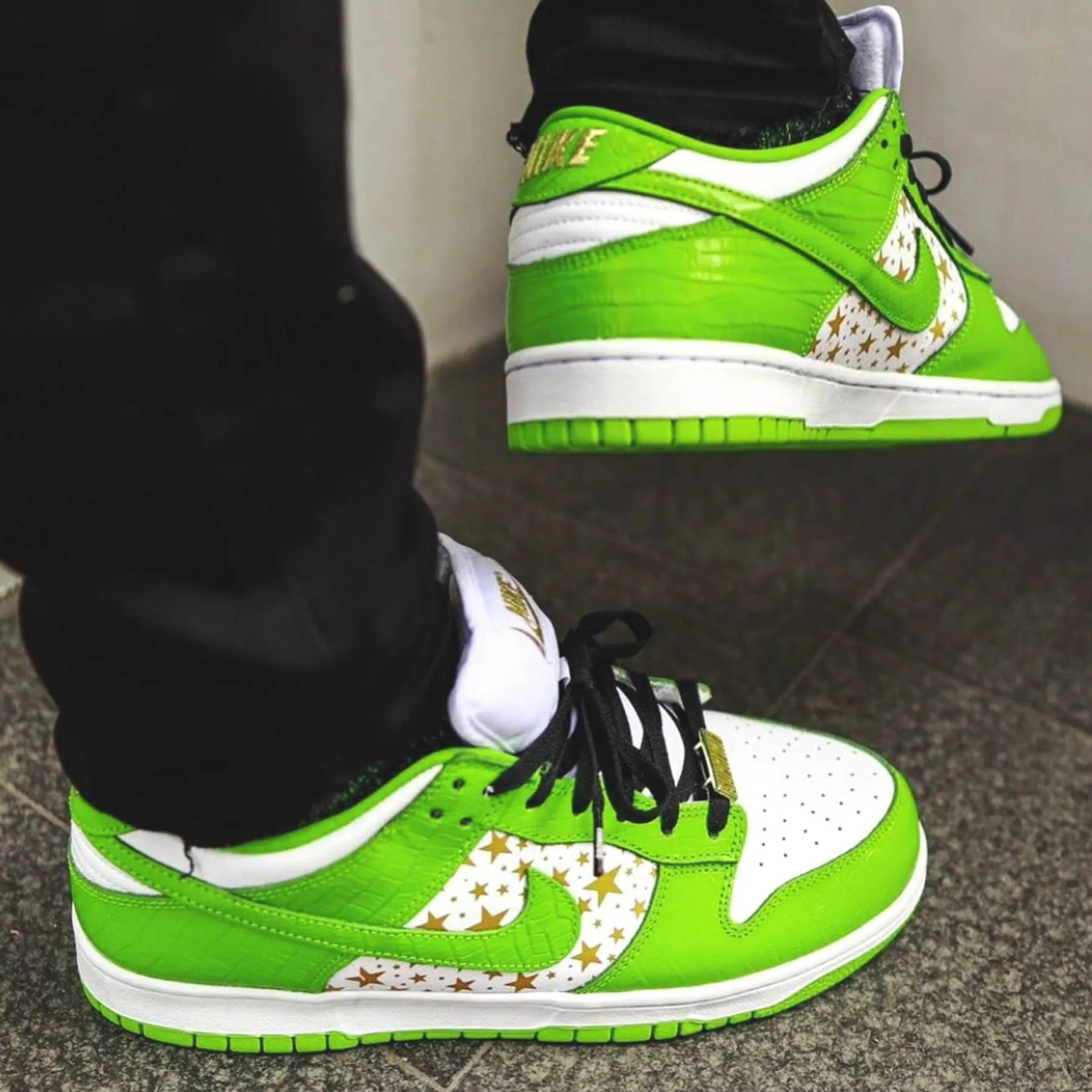 Supreme x Nike Dunk Low OG SB QS 'Mean Green' Nike Dunk stylish shoes