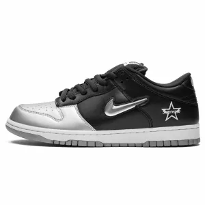 Supreme x Nike Dunk SB Low QS 'Metallic Silver' Nike Dunk casual shoes with iconic low-top shape