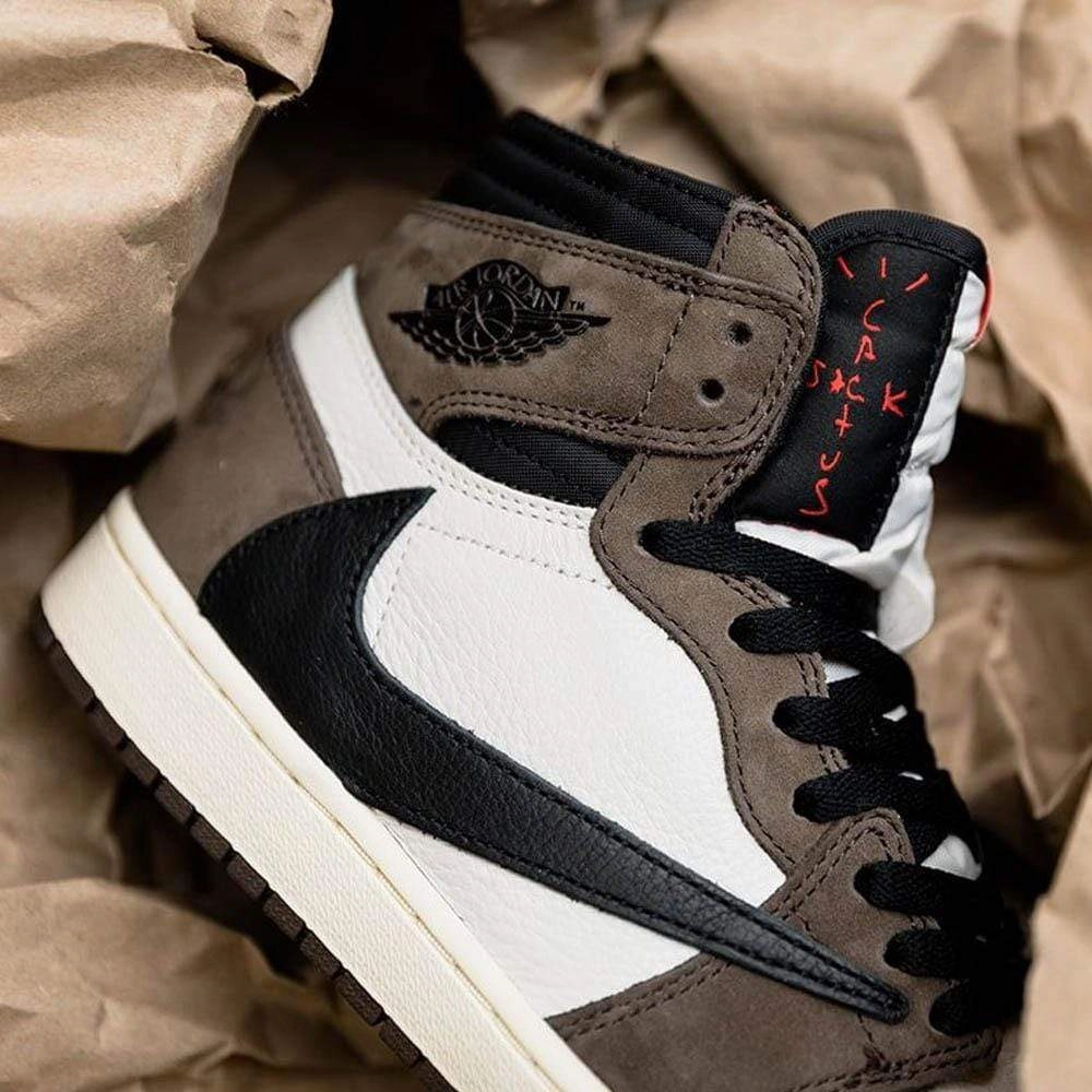 Travis Scott x Air Jordan 1 Retro High OG 'Mocha' Air Jordan 1 vintage style sneakers