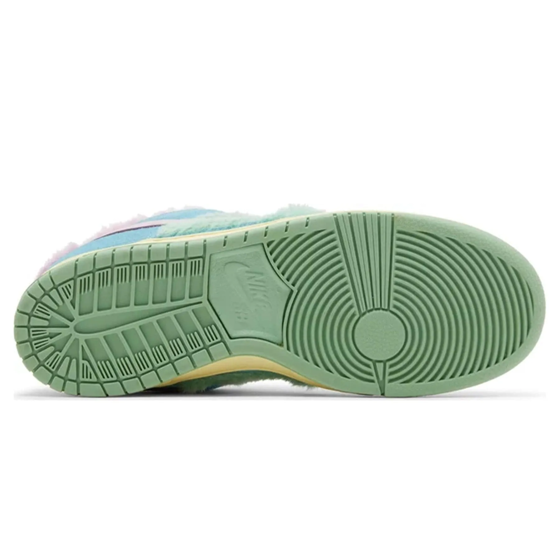 Verdy x Nike Dunk SB Low 'Visty' Nike Dunk stylish shoes
