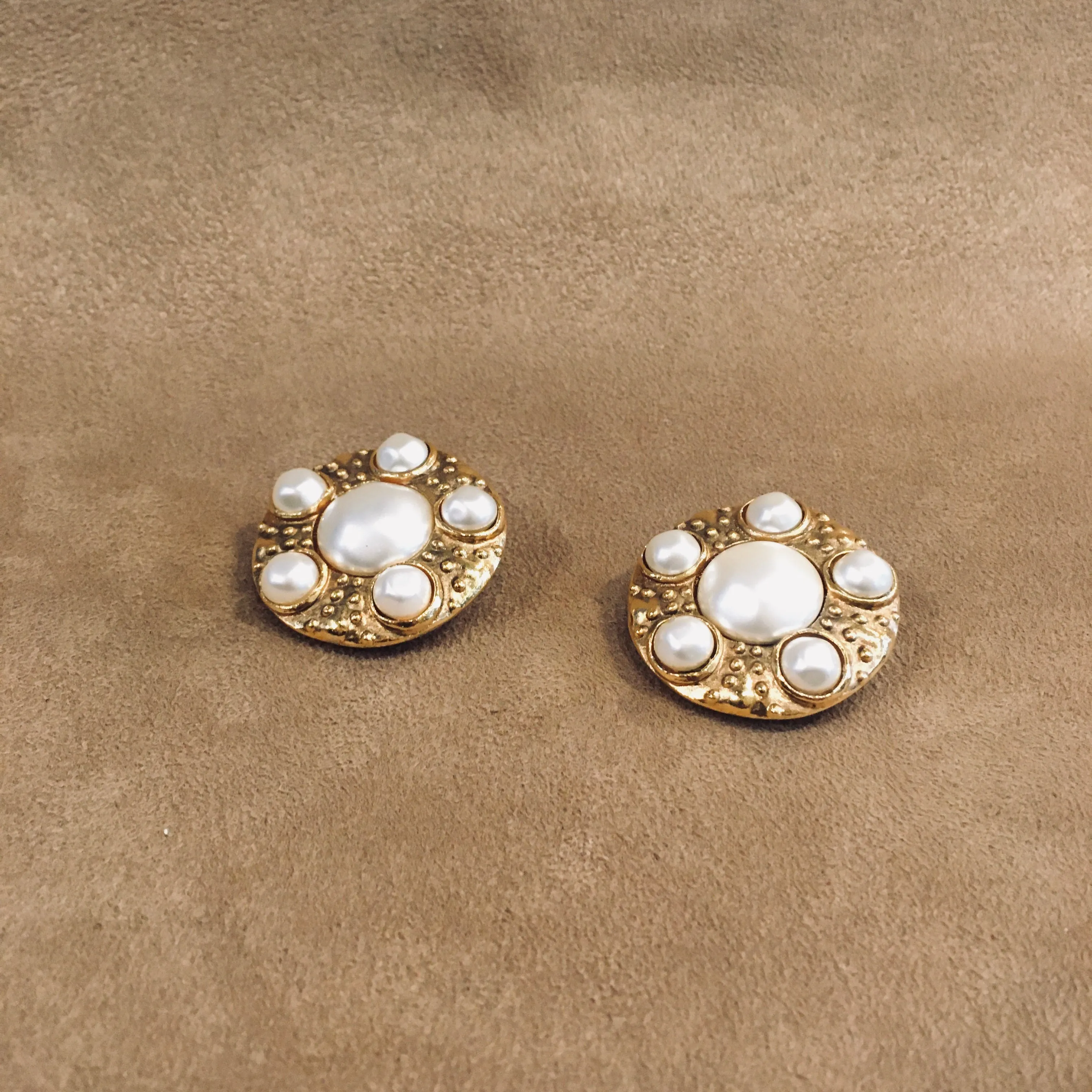 Vintage Chanel glass baroque pearl clip on earrings