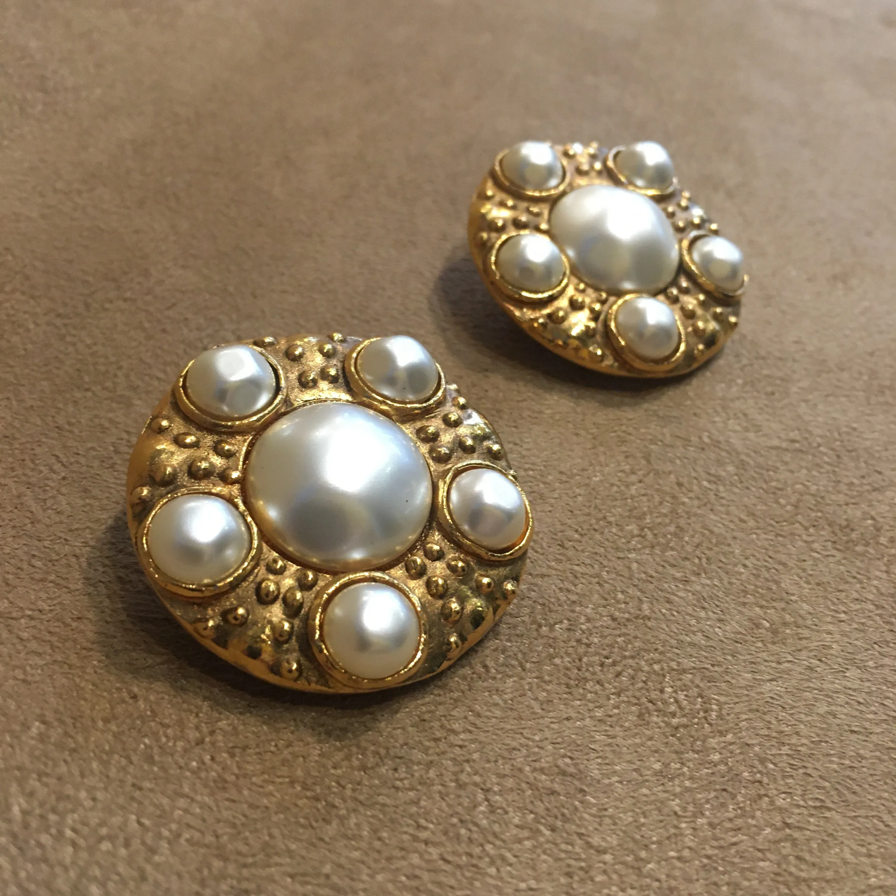 Vintage Chanel glass baroque pearl clip on earrings