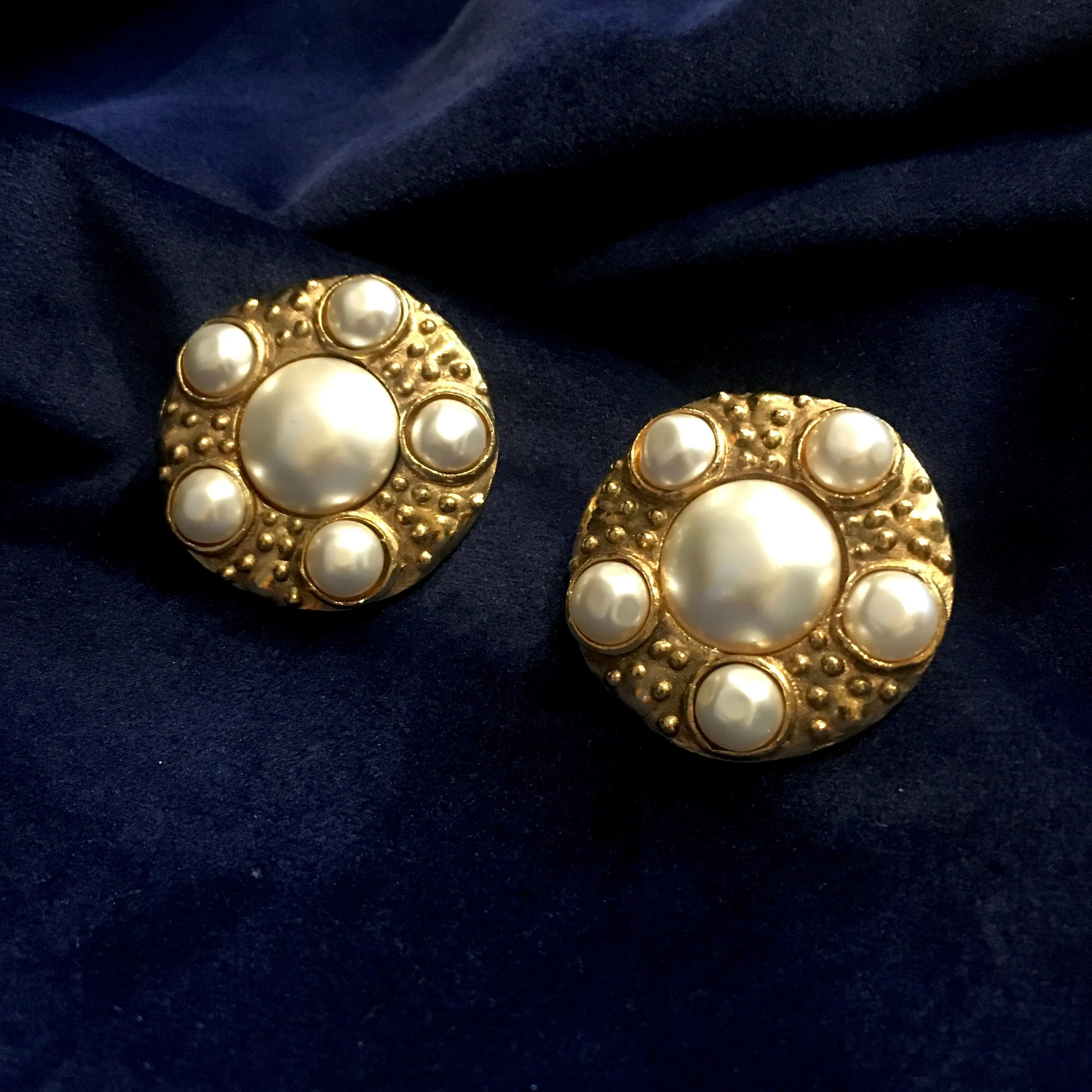 Vintage Chanel glass baroque pearl clip on earrings
