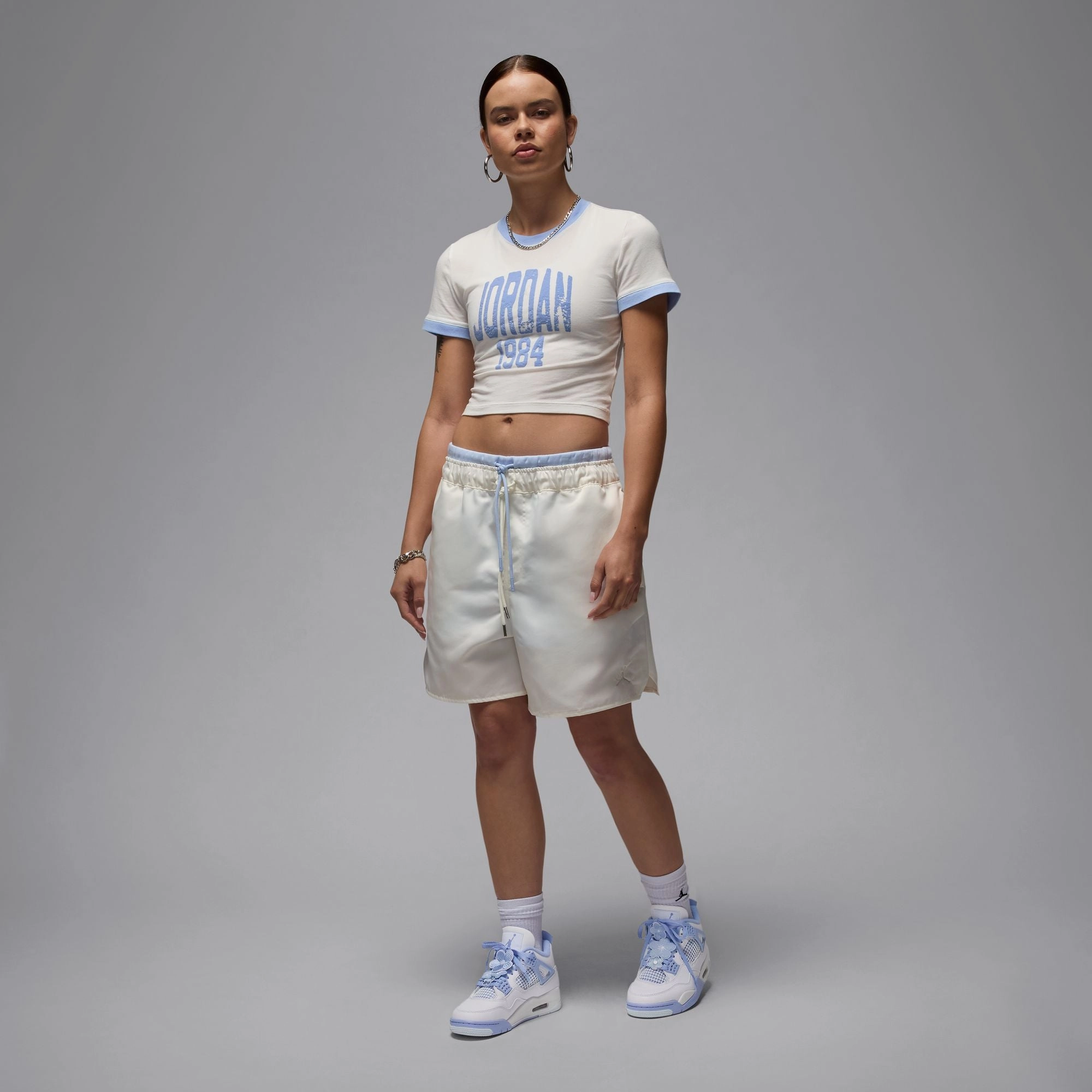 Wmns Air Jordan 4 Retro Signature basketball sneakers