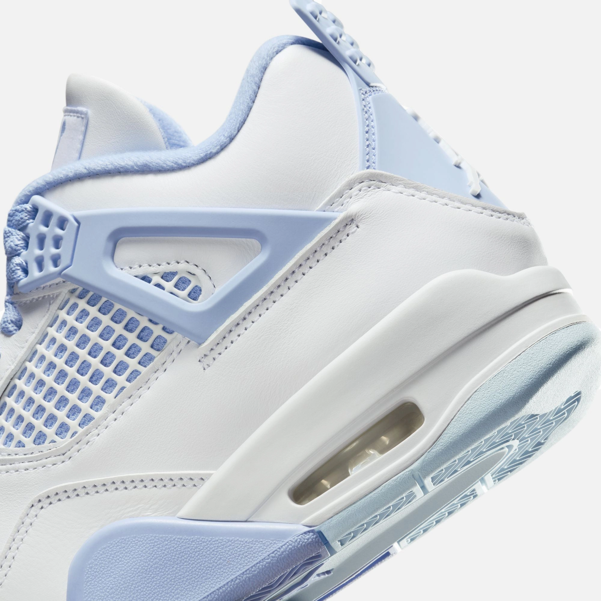 Wmns Air Jordan 4 Retro Signature basketball sneakers