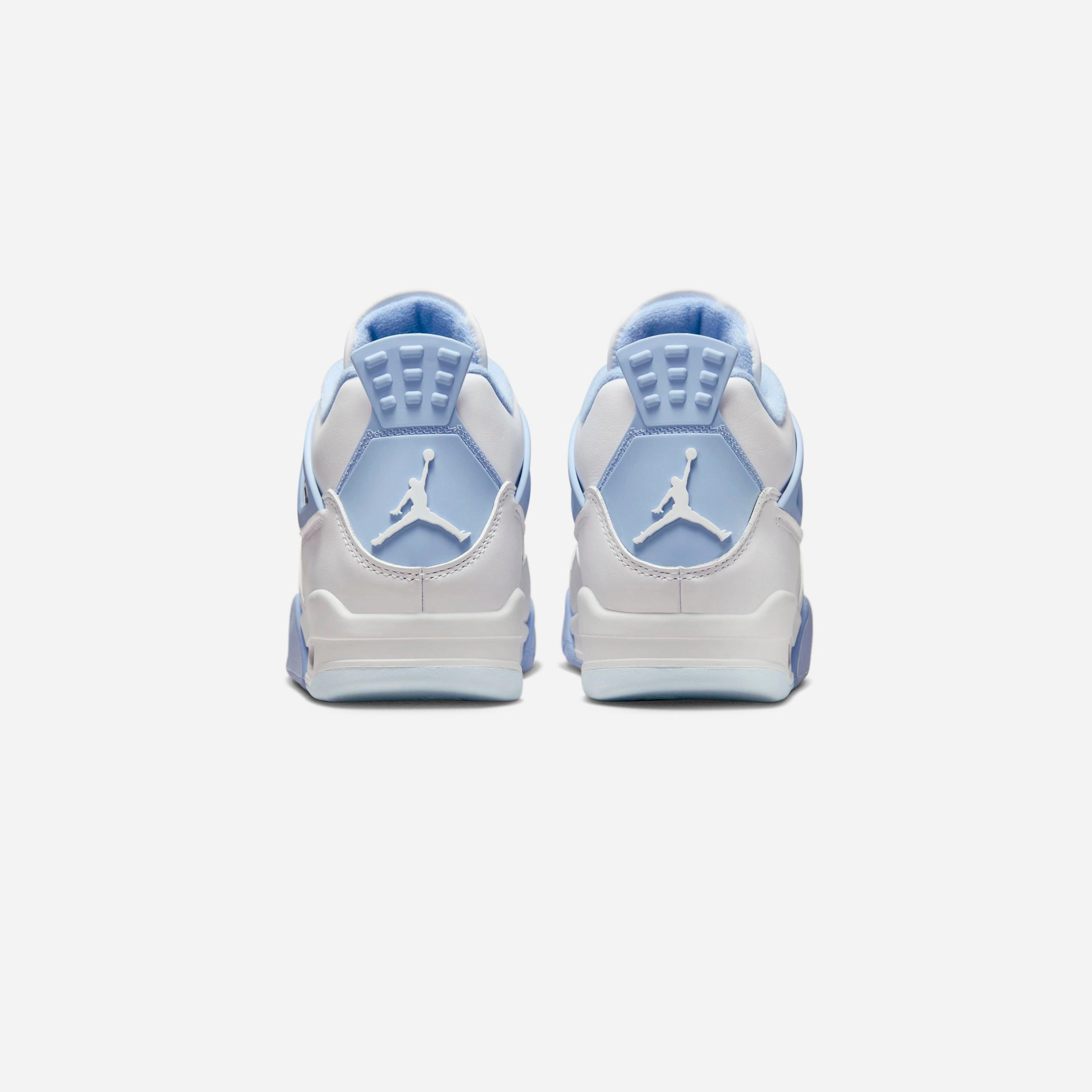 Wmns Air Jordan 4 Retro Signature basketball sneakers
