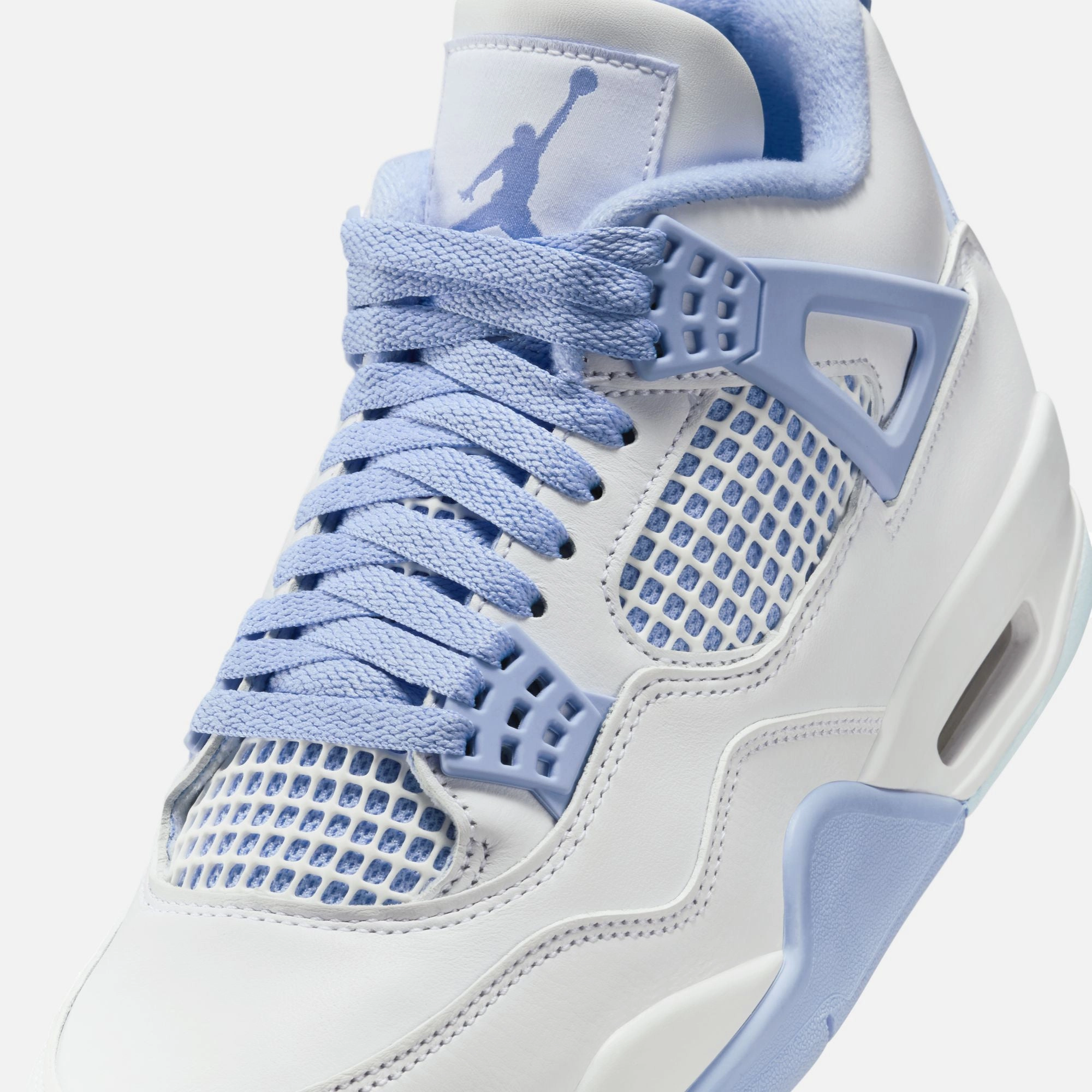 Wmns Air Jordan 4 Retro Signature basketball sneakers