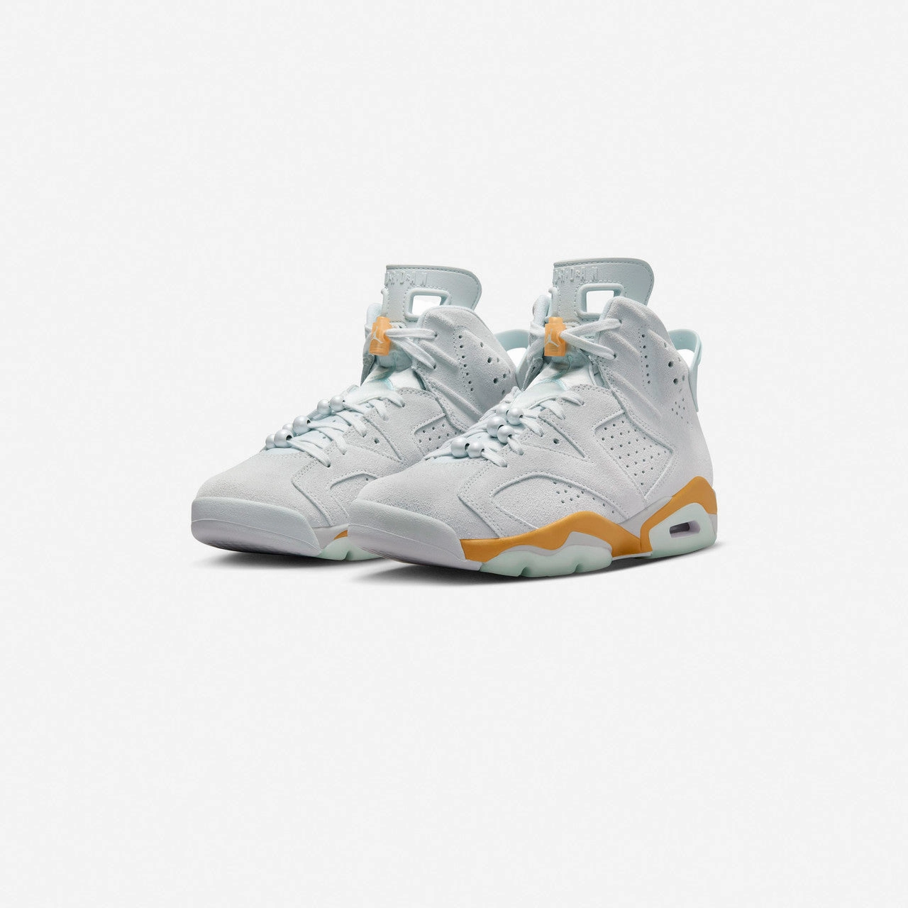 Wmns Air Jordan 6 Retro Classic basketball silhouette